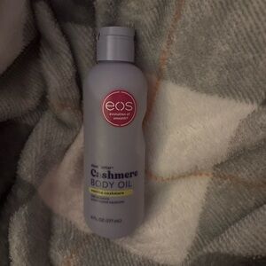 eos Shea Better Cashmere Body Oil - Soft Purple